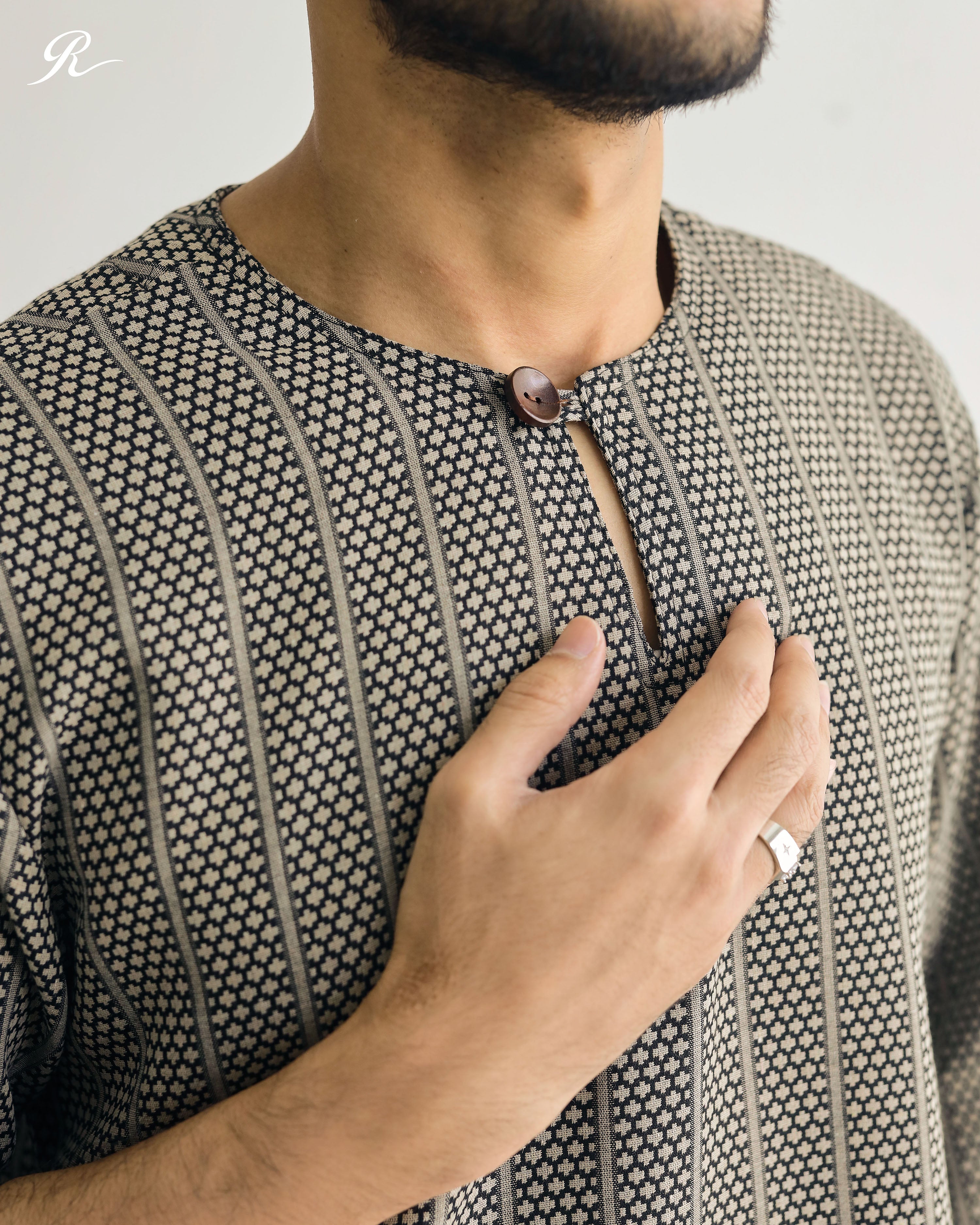 TEDUH SIRI : THREE QUARTER SLEEVE TOP - BLACK